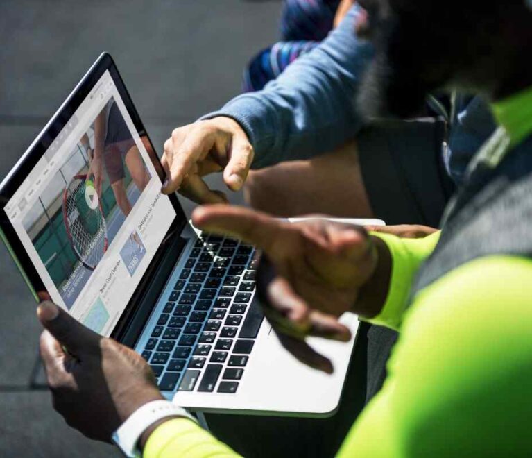 people-watching-tennis-video-clip-on-digital-devic-2026-01-07-07-38-35-utc (1)